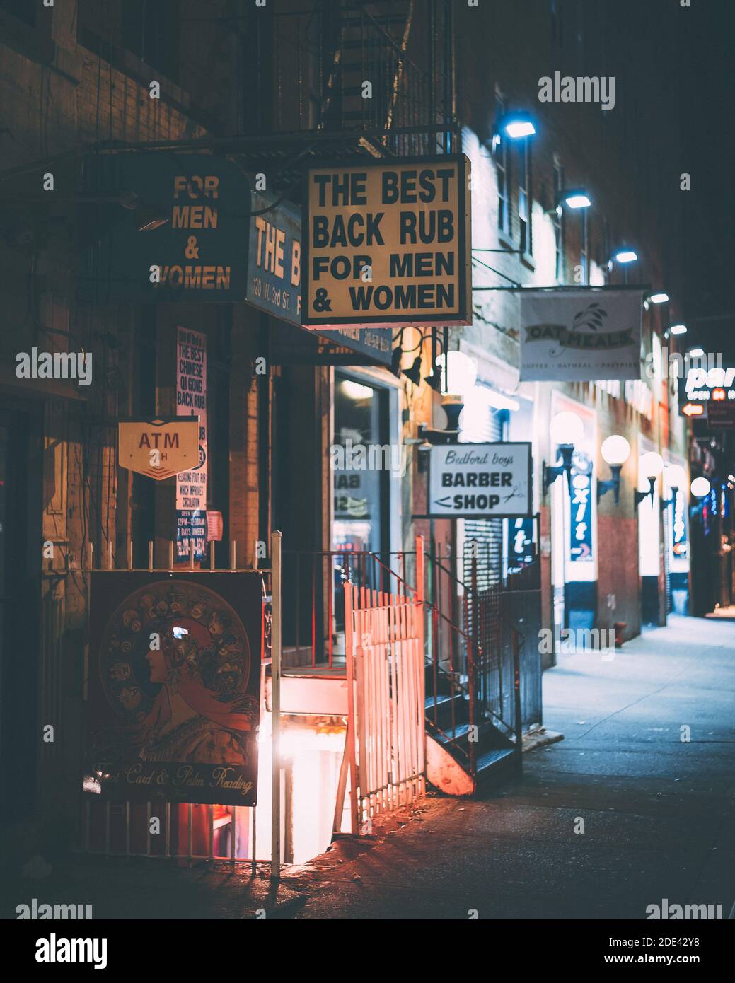 Scena notturna di strada nel West Village di notte, Manhattan, New York City Foto Stock