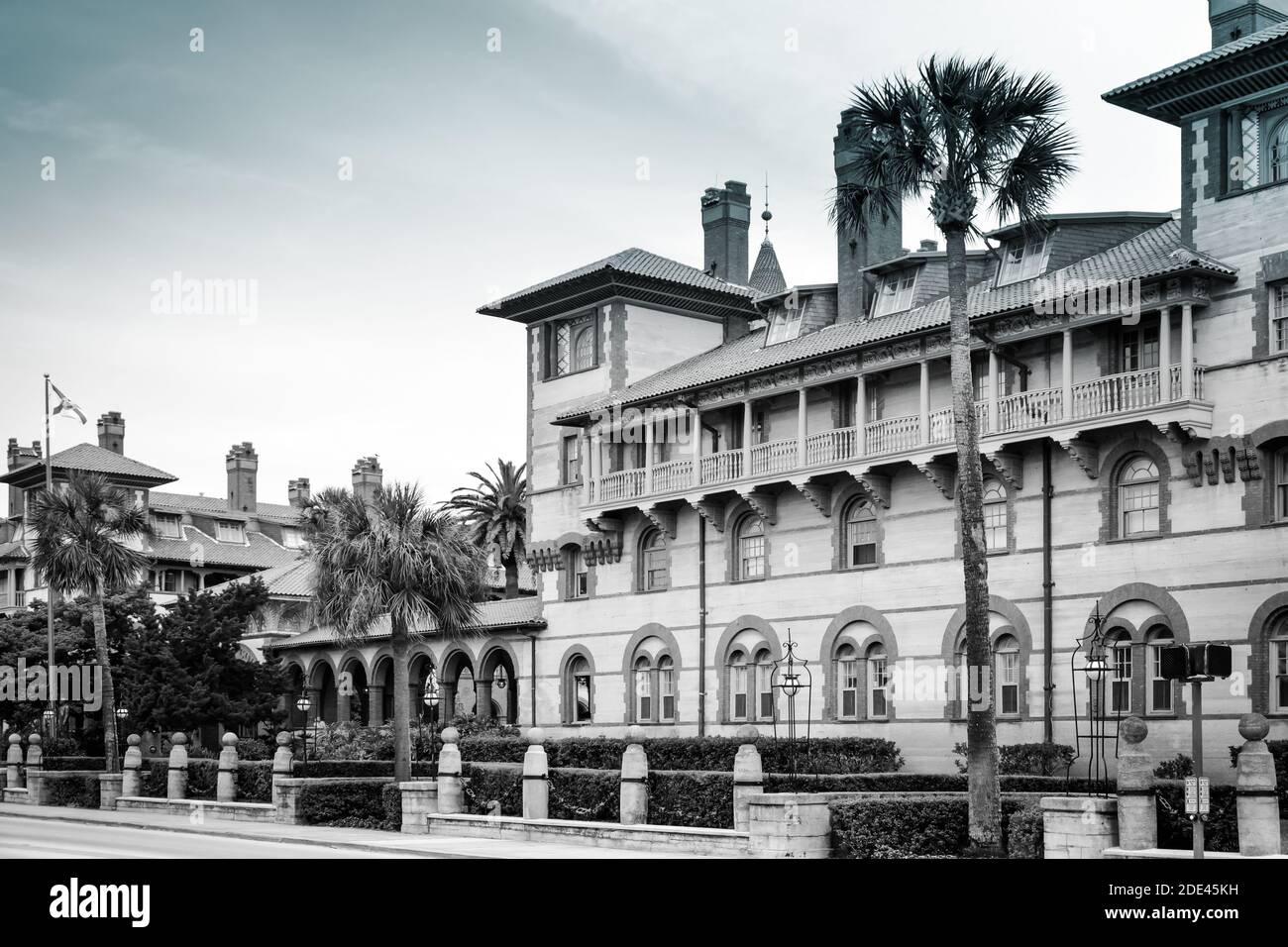 La magnifica architettura rinascimentale spagnola con elementi rinascimentali coloniali nell'originale Ponce de leon Hotel, ora Flagler College, St. Augustine, Foto Stock