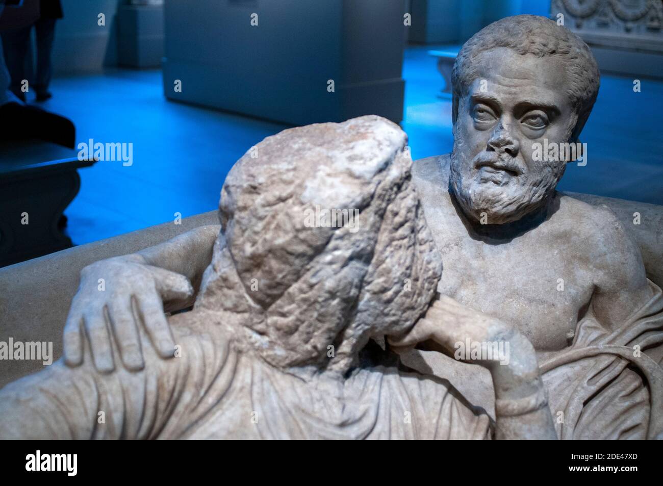 Coperchio di sarcofago in marmo con coppia reclinabile. Romano, periodo di severan. Camera del periodo greco-romano nel Metropolitan Museum of Art 1000 V Av Foto Stock