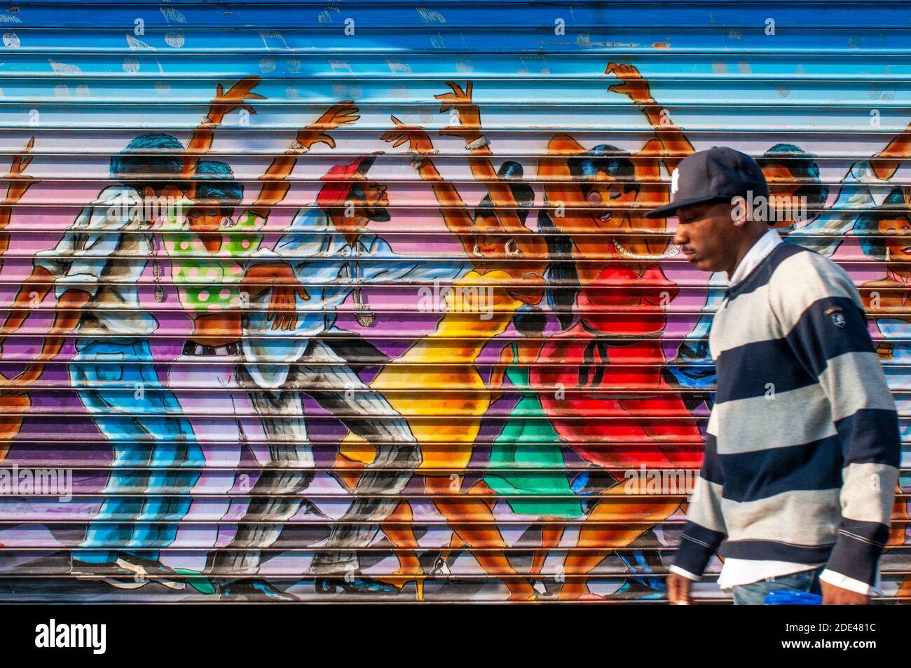 NEW YORK, Graffiti dipinto all'ombra di uno stabilimento di Harlem. A New York in nero e sobborghi come il Bronx, Brooklyn e Harlem, la nascita o Foto Stock