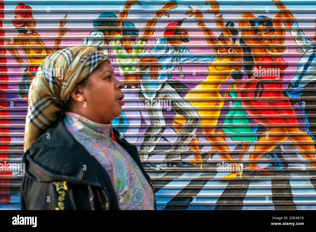 NEW YORK, Graffiti dipinto all'ombra di uno stabilimento di Harlem. A New York in nero e sobborghi come il Bronx, Brooklyn e Harlem, la nascita o Foto Stock