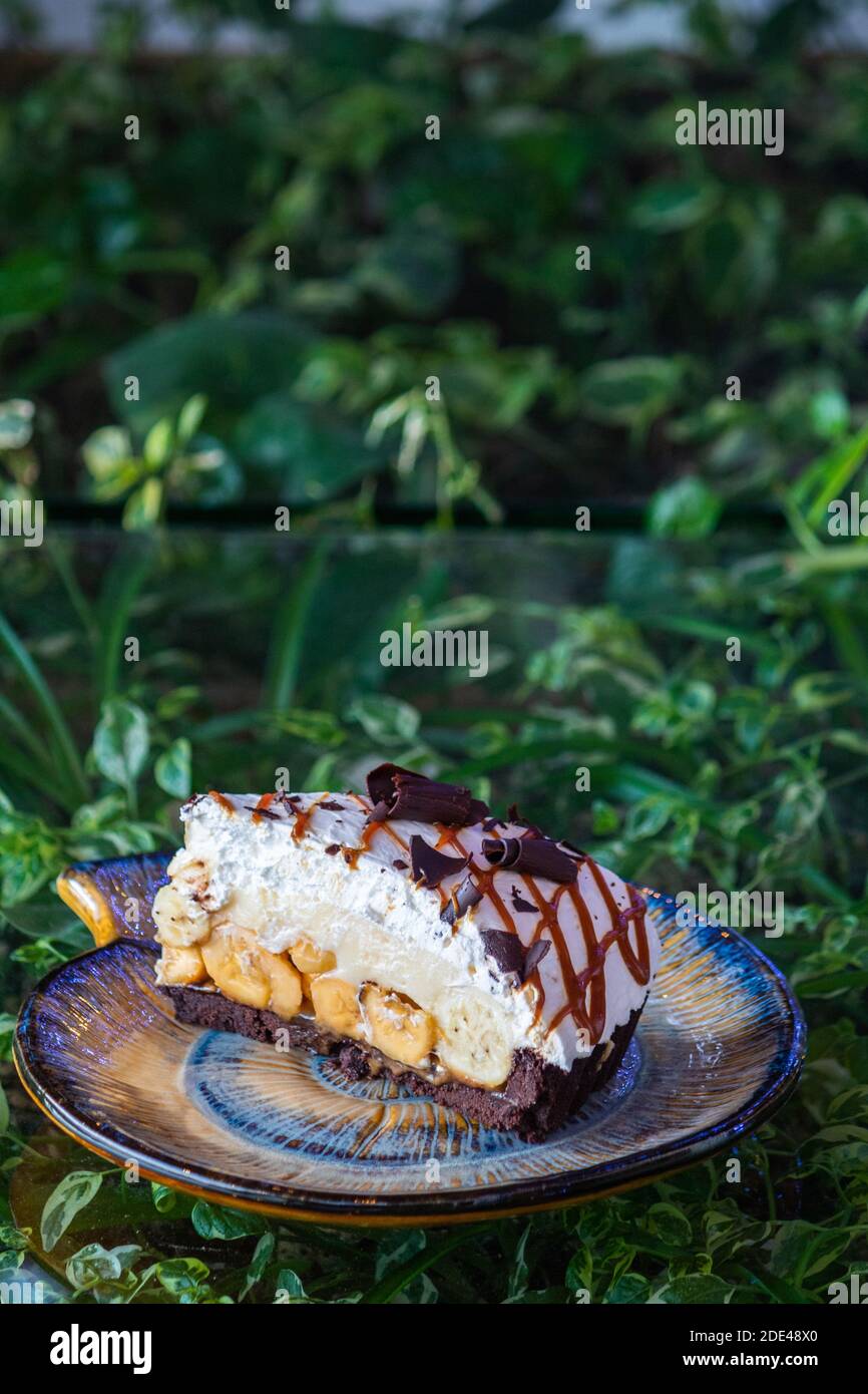 Una fetta di torta banoffee da un caffè a Bohol, Filippine Foto Stock