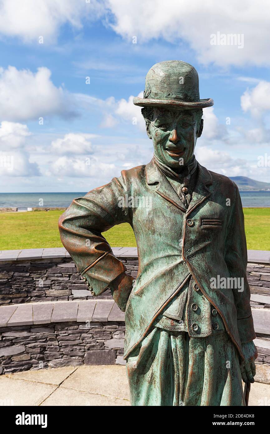 Statua in bronzo di Charlie Chaplin, scultore Alan Ryan Hall, Waterville, Ring of Kerry, Wild Atlantic Way, Irlanda Foto Stock