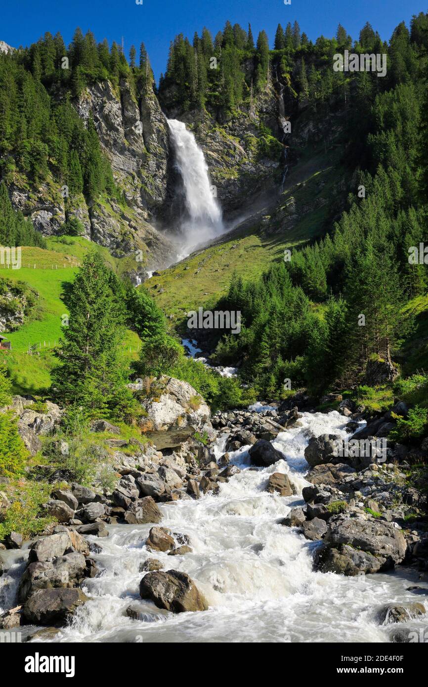 Staeubifall, 100 m, Alp Aesch, Uri, Svizzera Foto Stock