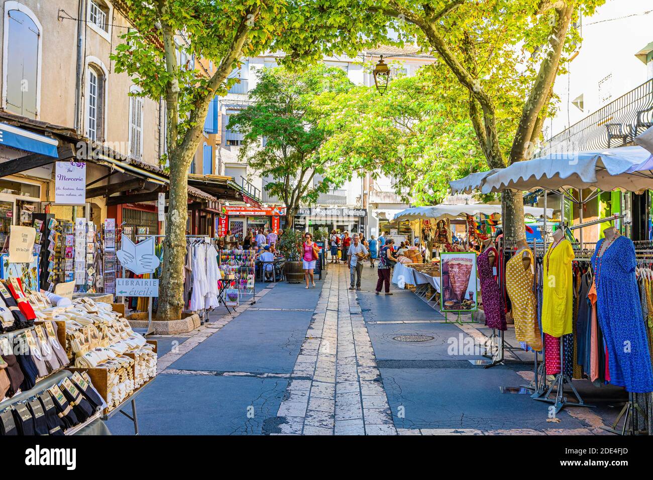 Le vendite si trovano sul mercato settimanale di Apt, Luberon, Provenza, Francia Foto Stock