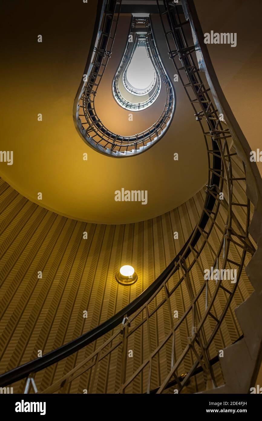 Scala a forma di lampadina nella Casa di nostra Signora del Nero, Praga, Repubblica Ceca Foto Stock