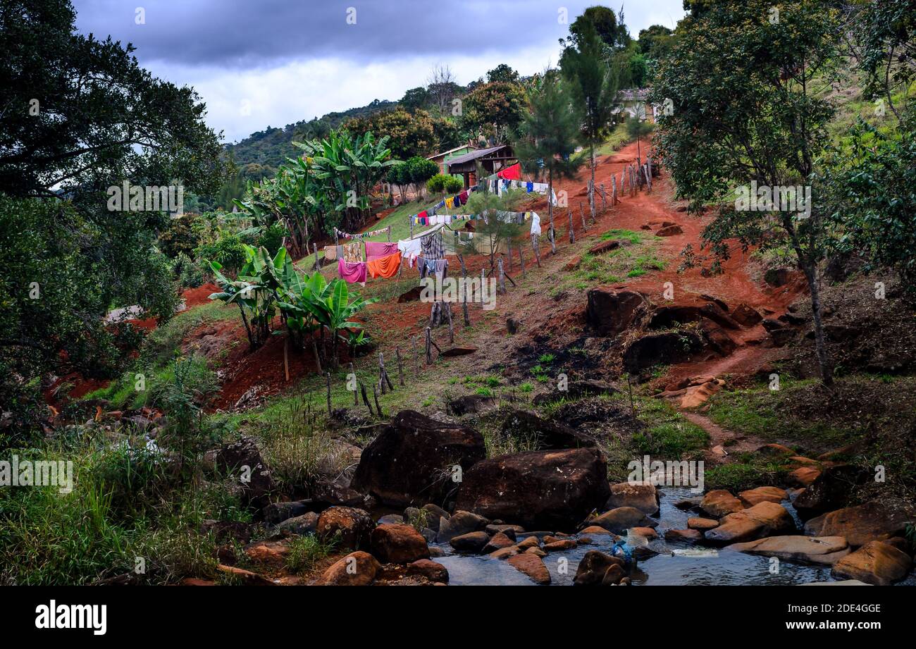 Brasile lato paese .Minas Gerais. Un villaggio trascurato dalla civiltà da qualche parte in un'area remota. Foto Stock
