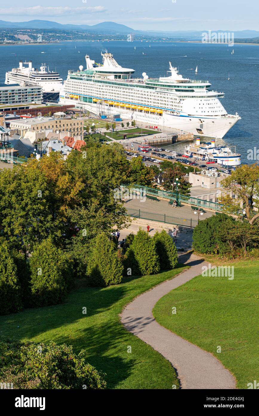 Crociere navi, sul fiume San Lorenzo, nel porto della città di Quebec,  Canada Foto stock - Alamy