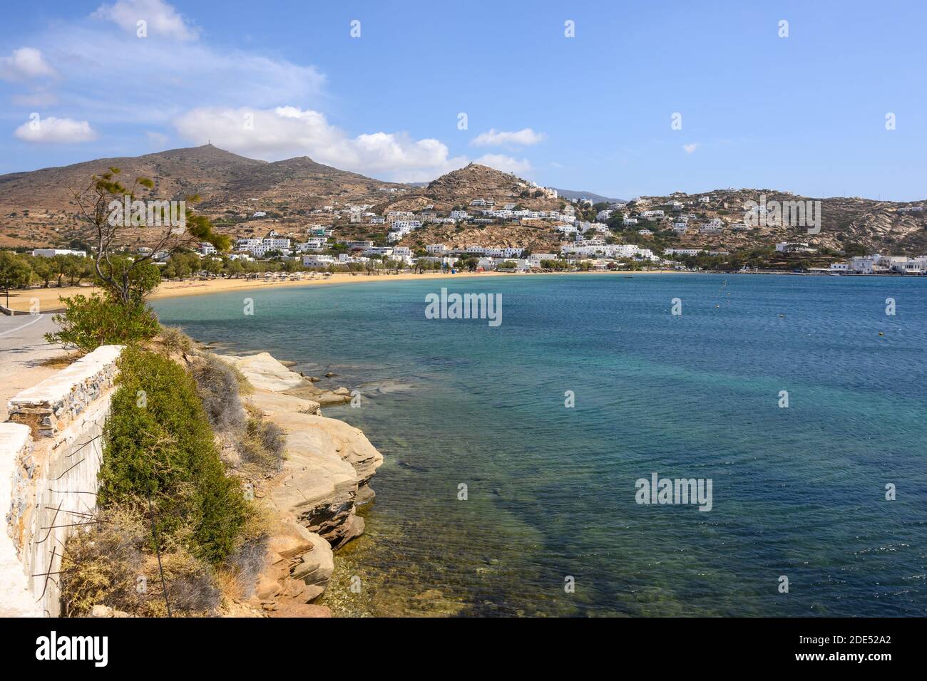 Isola di iOS in Grecia, una famosa destinazione turistica con spiagge dorate e la caratteristica architettura egea. Chora città. Isole CICLADI, Greec Foto Stock