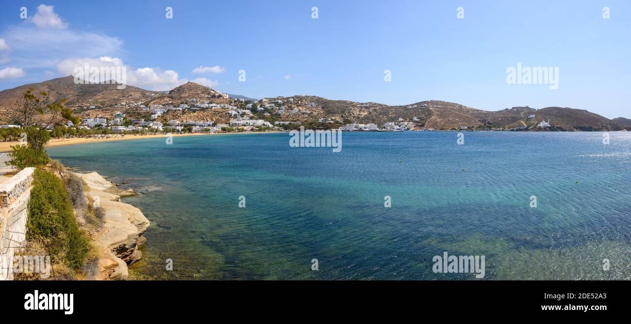 Isola di iOS in Grecia, una famosa destinazione turistica con spiagge dorate e la caratteristica architettura egea. Chora città. Isole CICLADI, Greec Foto Stock