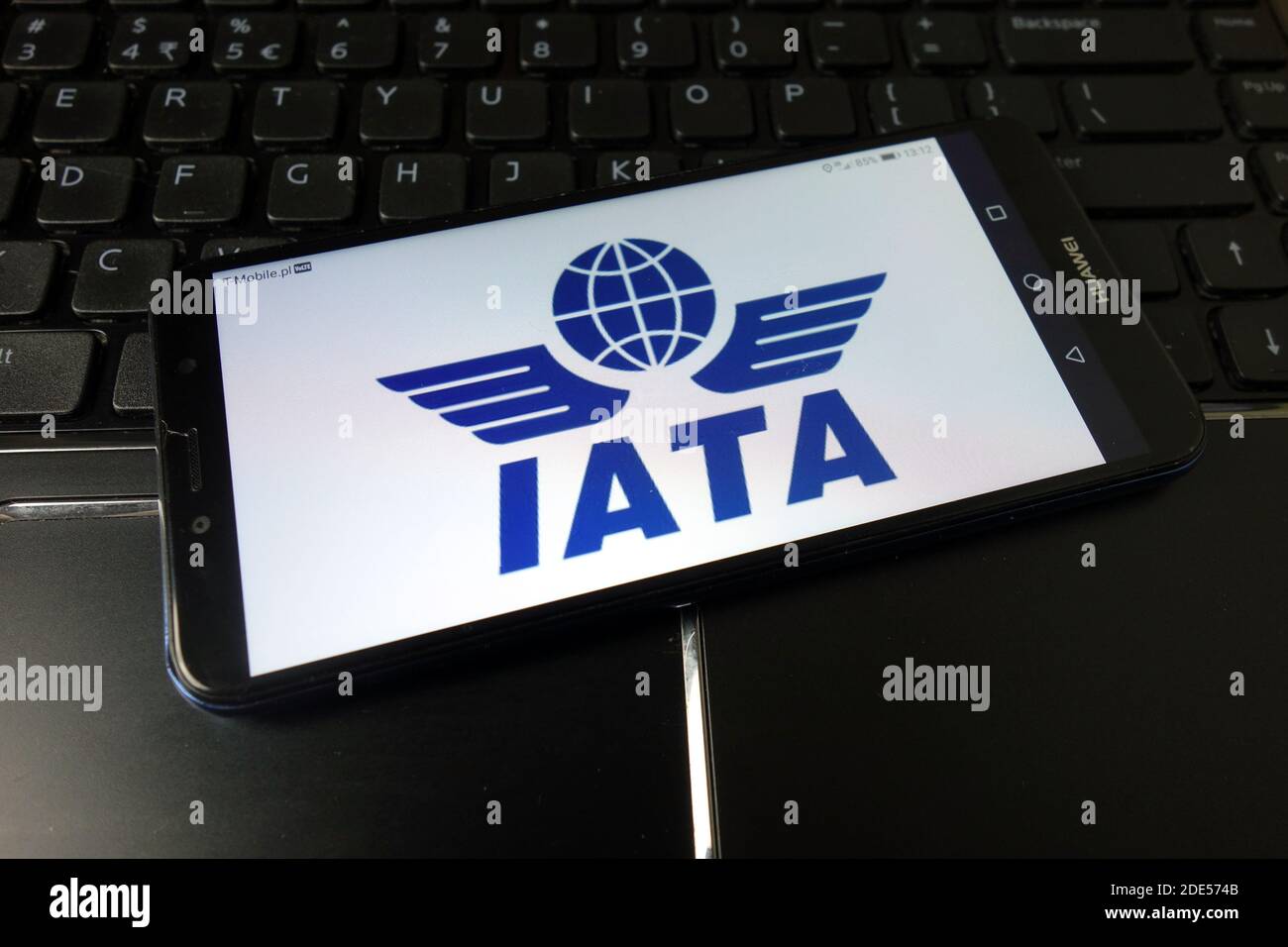 KONSKIE, POLONIA - 11 gennaio 2020: Logo IATA dell'International Air Transport Association visualizzato sul telefono cellulare Foto Stock