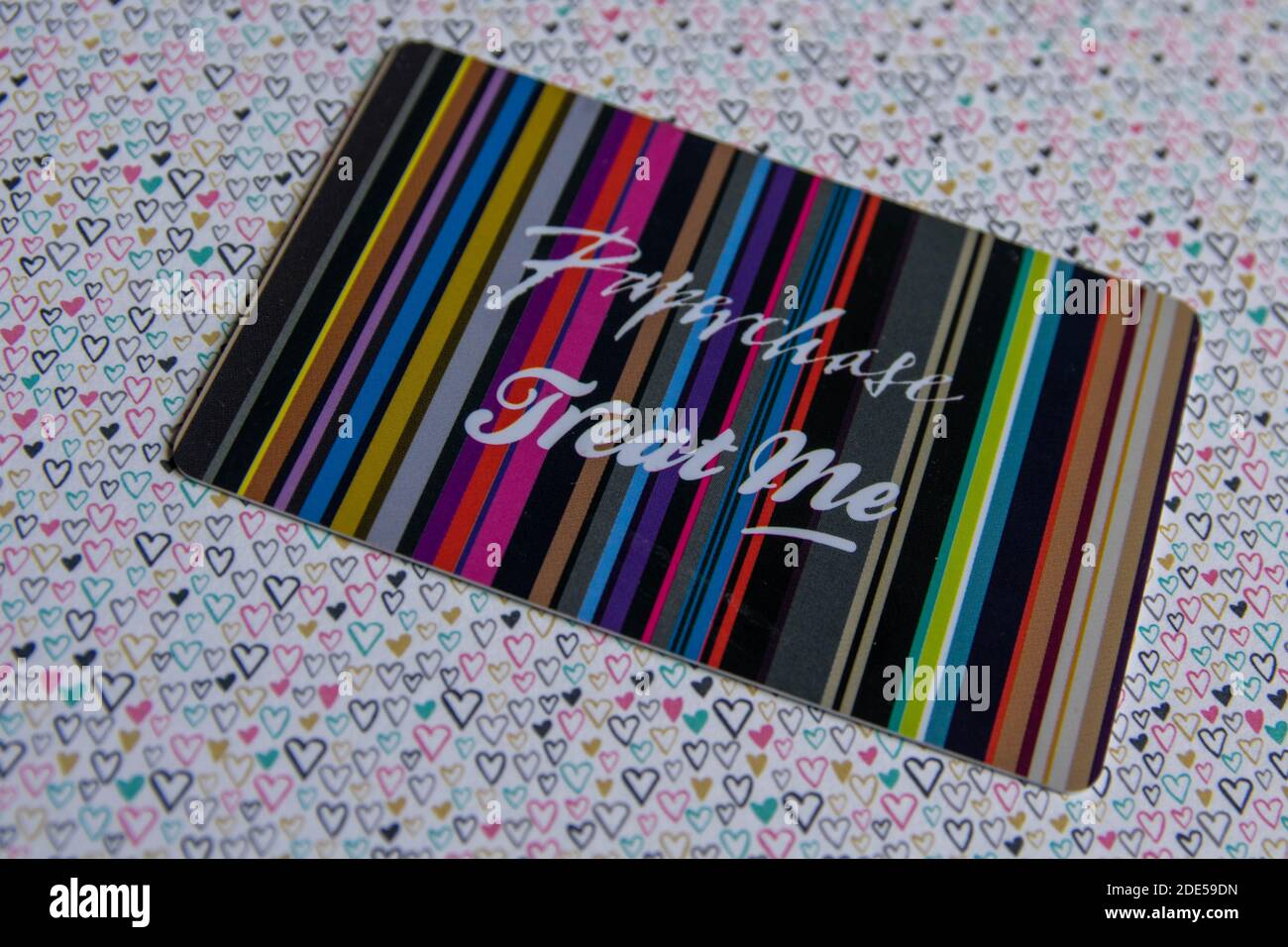 Durham, Regno Unito - 7 maggio 20: Carta fedeltà in plastica VIBRANT Paperchaise per i clienti. I clienti raccolgono punti sugli acquisti. L'azienda è internazionale Foto Stock