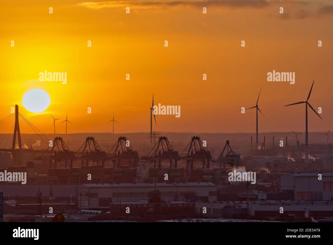 Porto di Amburgo al tramonto Foto Stock