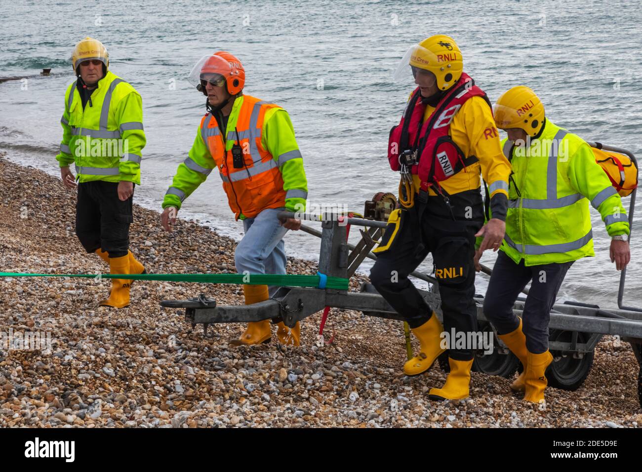 Inghilterra, Sussex occidentale, Chichester, Selsey Bill, Volontarii RNLI Foto Stock