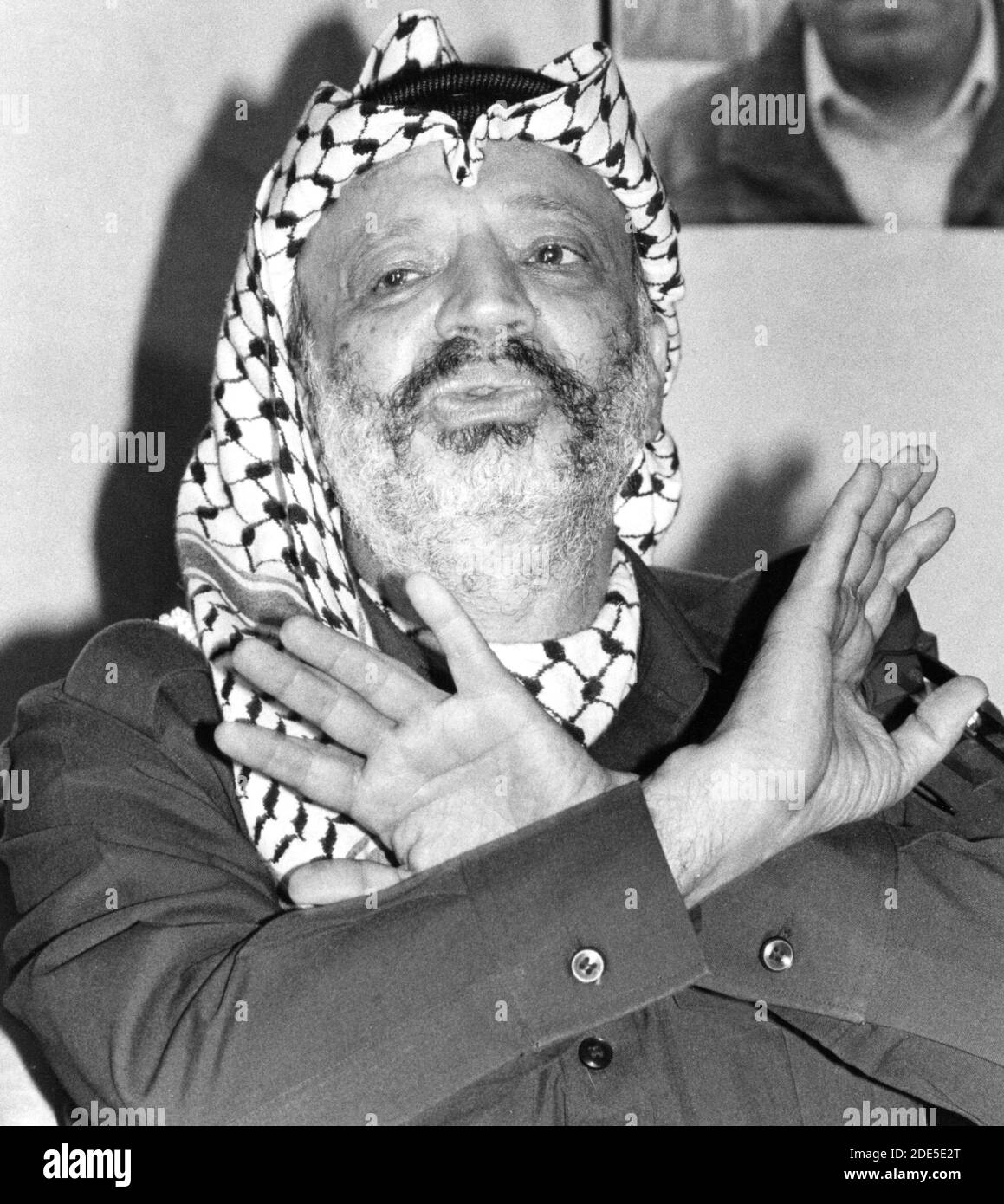 Yasser ARAFAT (Mohammed Yasser Abdel Rahman Abdel Raouf Arafat al-Qudwa), (*24 agosto 1929 – +11 novembre 2004), è stato un . È stato presidente dell'Organizzazione per la Liberazione della Palestina (OLP), presidente dell'autorità Nazionale Palestinese (PNA), e leader del partito politico Fatah e dell'ex gruppo paramilitare, che ha fondato nel 1959. Fotografato nel maggio 1988 a Tripolis, Libia. Foto Stock