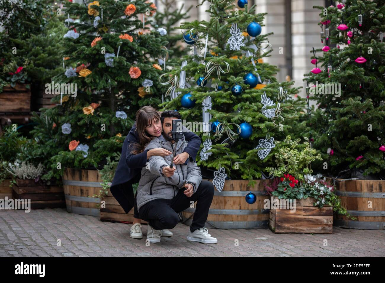 Covent Garden a Londra attende la fine di Coronavirus Lockdown 2 al momento di Natale, quando le aziende possono tornare ad aprire come di consueto, Londra, Regno Unito Foto Stock
