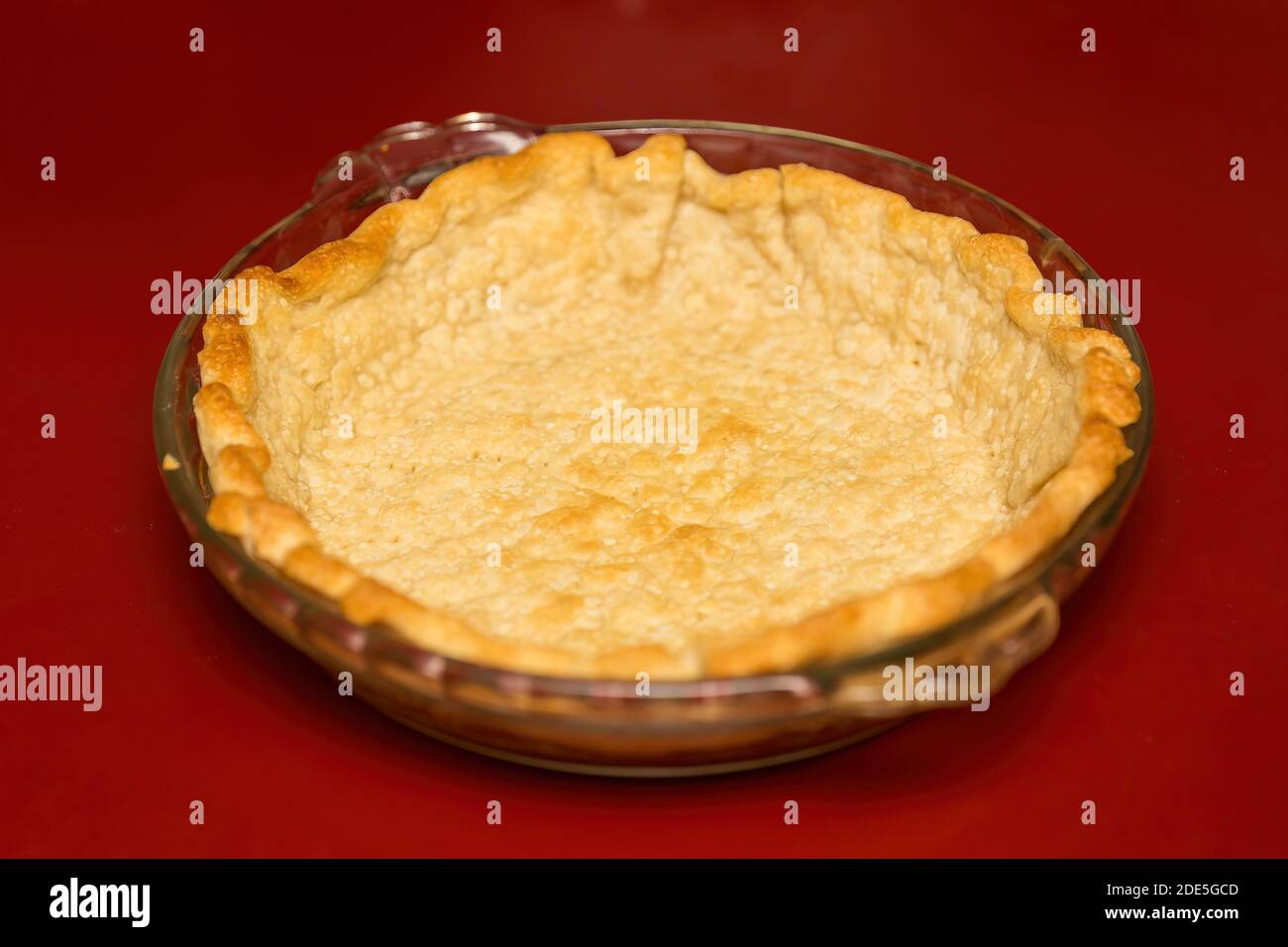 crosta di torta vuota in attesa di essere riempita con crème di banana pudding Foto Stock