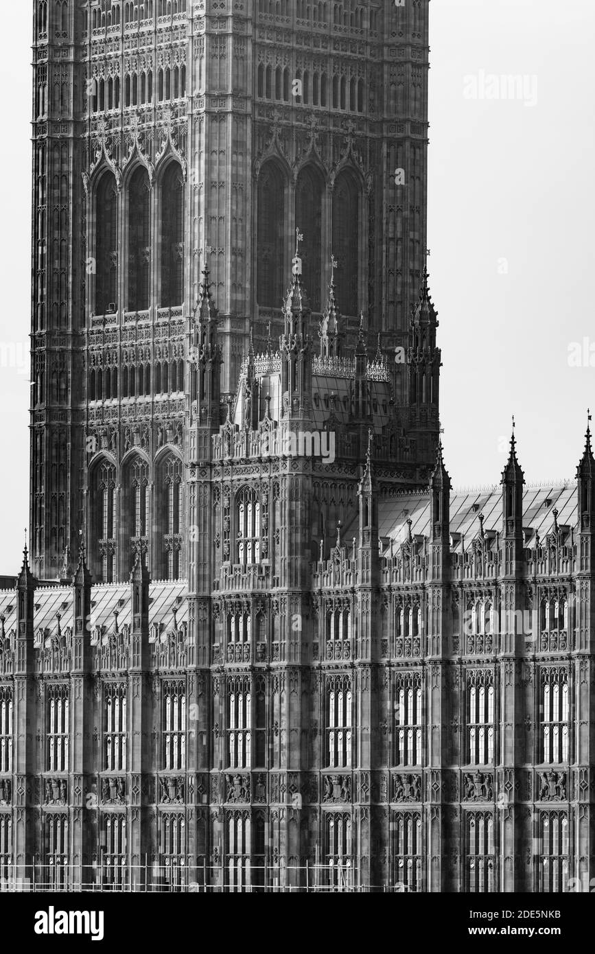 Case bianche e nere del Parlamento, l'iconico edificio londinese e punto di riferimento per le attrazioni turistiche durante il blocco del virus pandemico Coronavirus Covid-19 in Inghilterra, Regno Unito Foto Stock