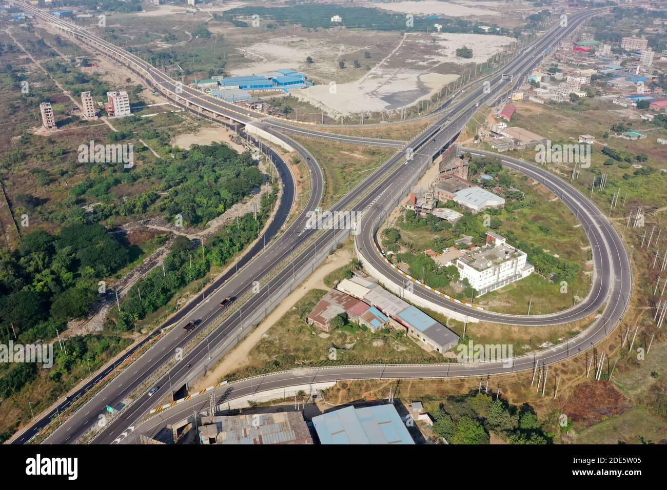 Dhaka, Bangladesh - 28 novembre 2020: La 54,7 km a quattro corsie Dhaka-Mawa Padma Bridge Mawa Expressway dovrebbe ridurre i tempi di viaggio tra Dhaka An Foto Stock