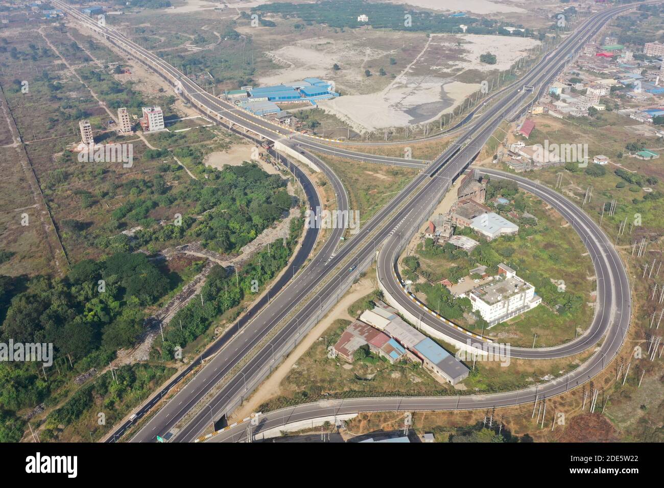 Dhaka, Bangladesh - 28 novembre 2020: La 54,7 km a quattro corsie Dhaka-Mawa Padma Bridge Mawa Expressway dovrebbe ridurre i tempi di viaggio tra Dhaka An Foto Stock