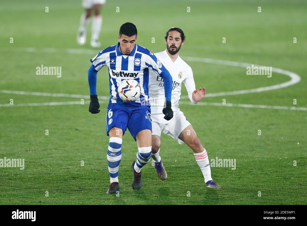 Rodrigo Battaglia di Alaves e Francisco 'Isco' Alarcon di Real Madrid durante il campionato spagnolo la Liga partita di calcio / LM Foto Stock