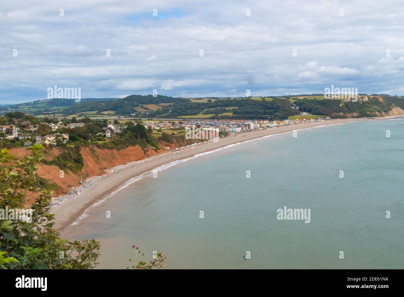Vista su Seaton Beach e Seaton giù a Devon lungo la costa sud dell'Inghilterra. Foto Stock