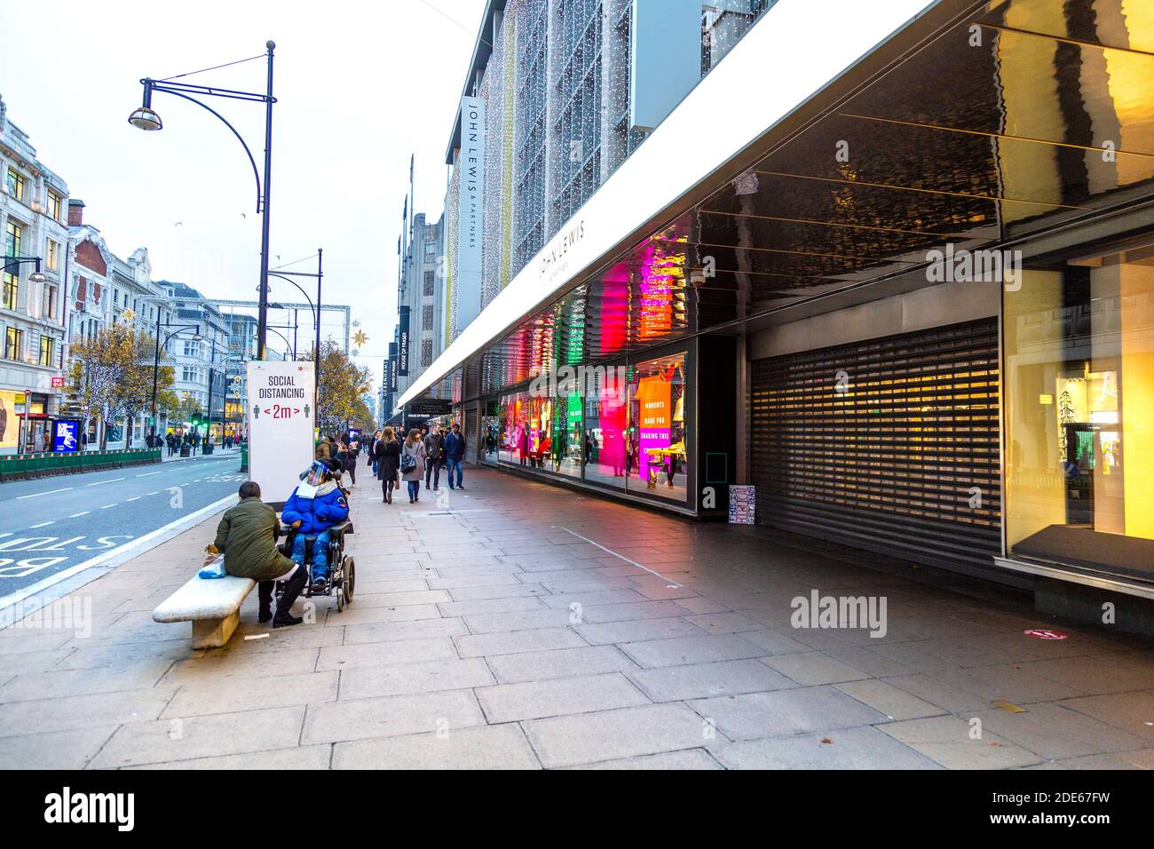 28 novembre 2020 - Londra, Regno Unito, Oxford Street vuota accanto al grande magazzino John Lewis il fine settimana del Black Friday durante il blocco del coronavirus Foto Stock