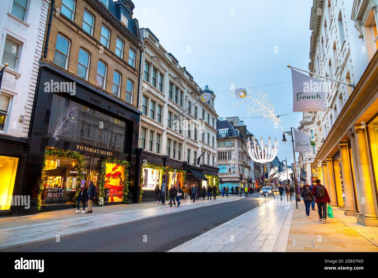 28 novembre 2020 - Londra, Regno Unito, strade vuote e negozi chiusi al weekend del Black Friday a Bond Street durante il blocco di Coronavirus Foto Stock