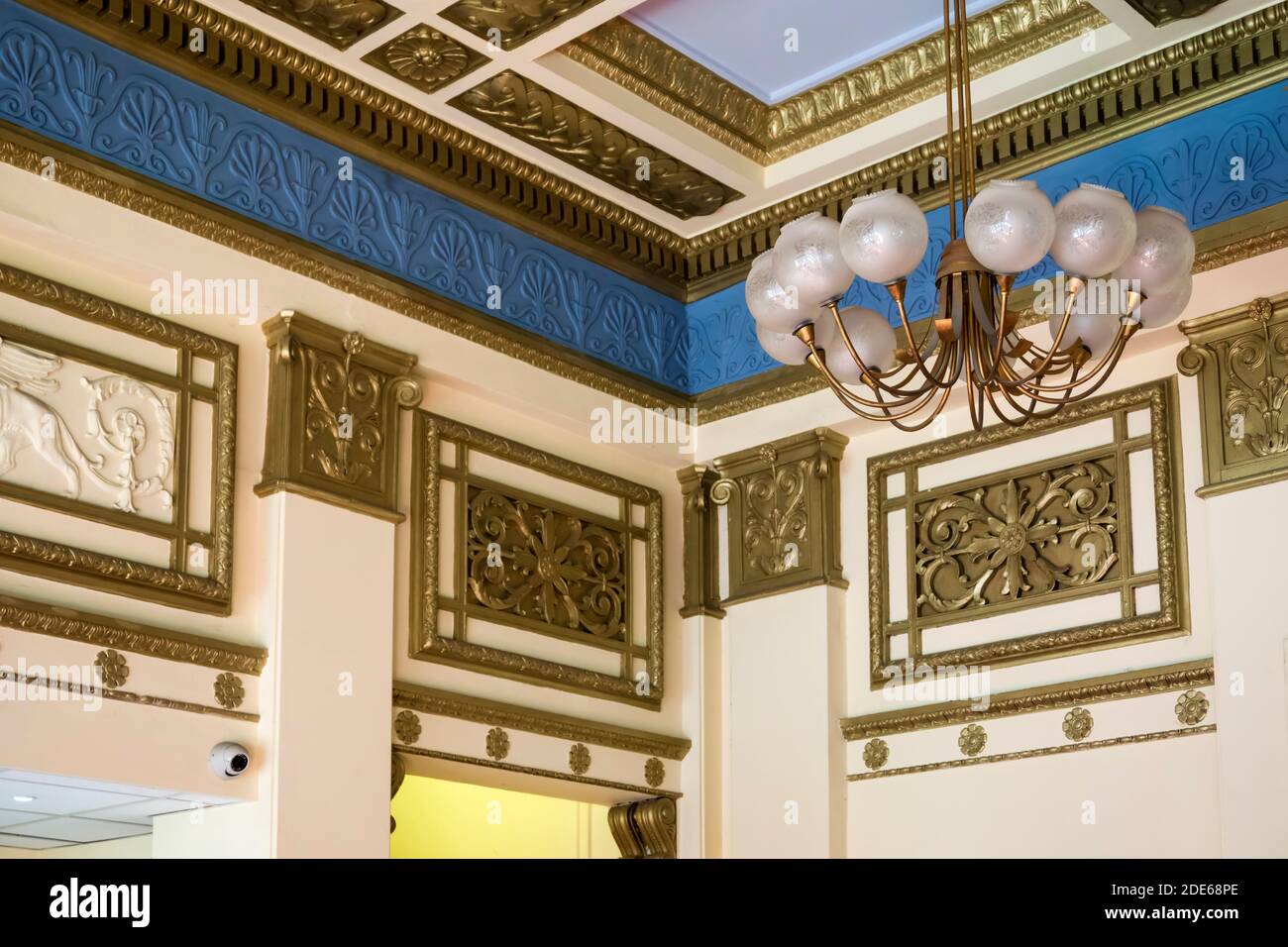 Dettagli decorativi interni del Gracepoint art deco in stile egiziano in Essex Road, Islington. Precedentemente il Carlton Cinema ha aperto nel 1930. Foto Stock