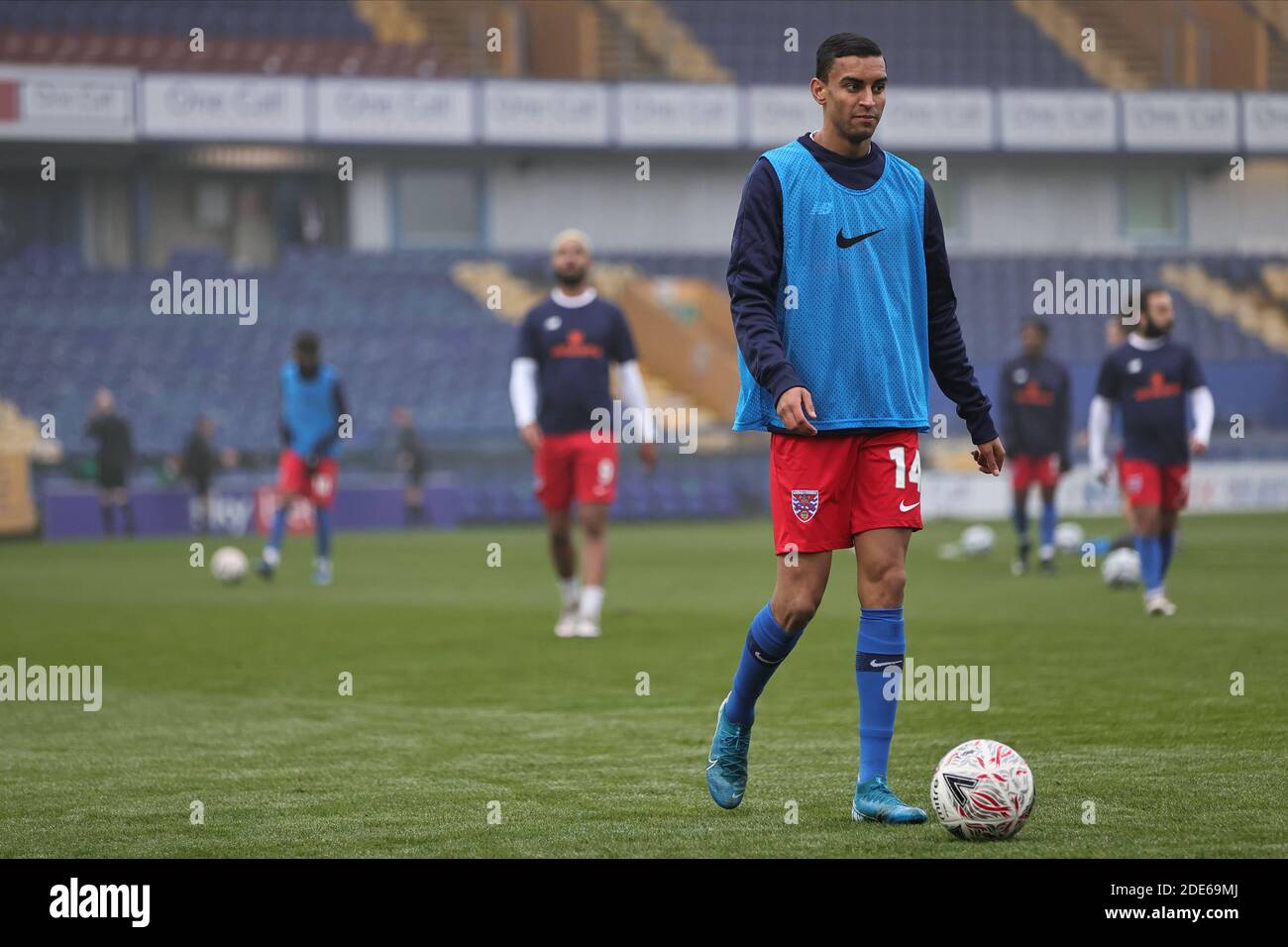 MANSFIELD, INGHILTERRA. 29 NOVEMBRE George Saunders di Dagenham e Redbridge nel warm up prima della partita della fa Cup tra Mansfield Town e Dagenham e Redbridge allo One Call Stadium di Mansfield domenica 29 novembre 2020. (Credit: James HolyOak | MI News) Credit: MI News & Sport /Alamy Live News Foto Stock