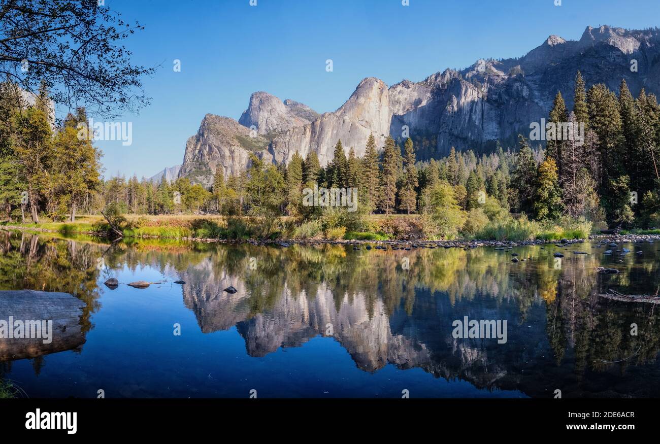 Cascate di Bridalveil da Gates of the Valley nello Yosemite National Park, California, Stati Uniti Foto Stock