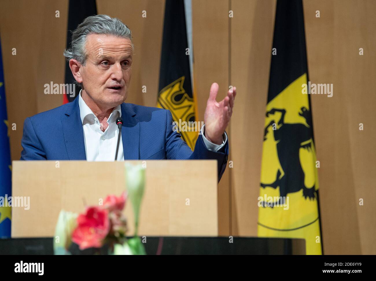 Stoccarda, Germania. 29 Nov 2020. Frank Nopper (CDU), candidato della CDU e vincitore dell'elezione del Sindaco del Signore, parla nel municipio dopo l'elezione del nuovo Sindaco del Signore di Stoccarda. Credit: Sebastian Gollnow/dpa/Alamy Live News Foto Stock