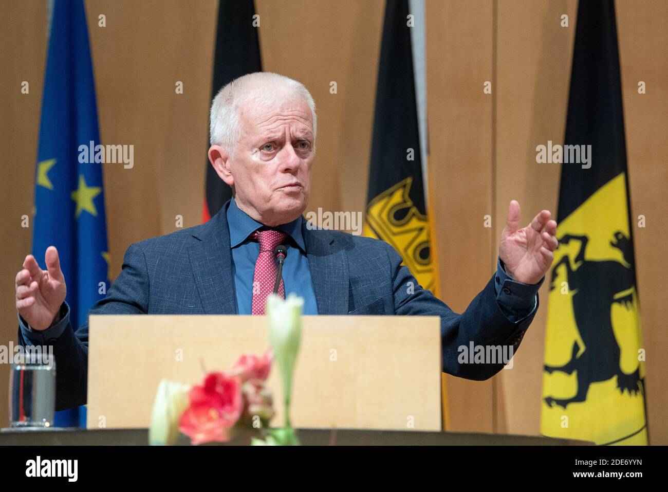 Stoccarda, Germania. 29 Nov 2020. Fritz Kuhn (Bündnis 90/Die Grünen), sindaco uscente di Stoccarda, parla nel municipio dopo l'elezione del nuovo sindaco. Il vincitore è CDU Candidate Nopper. Credit: Sebastian Gollnow/dpa/Alamy Live News Foto Stock