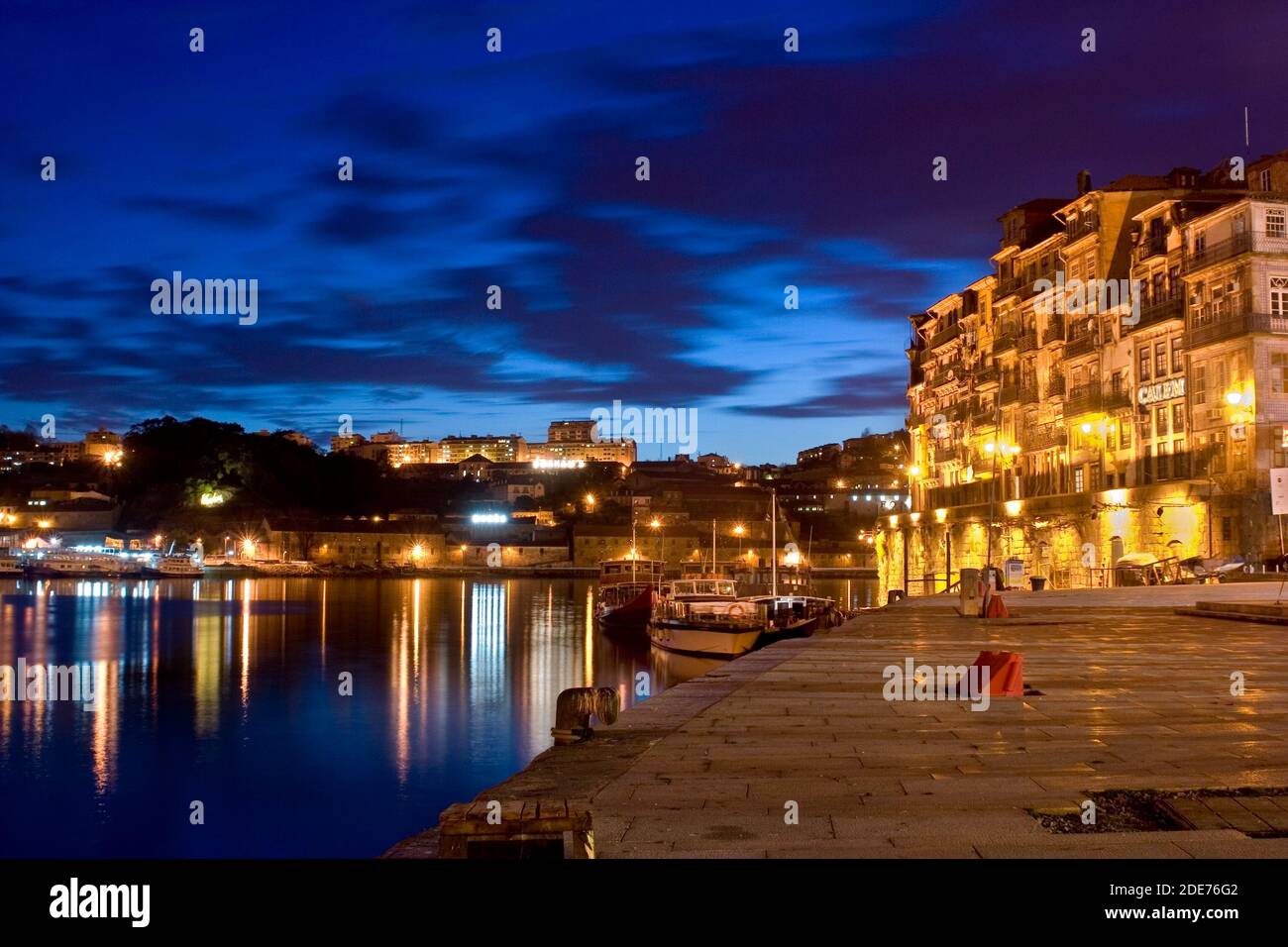 Ora blu sulle rive del Douro, Portogallo, Porto Foto Stock
