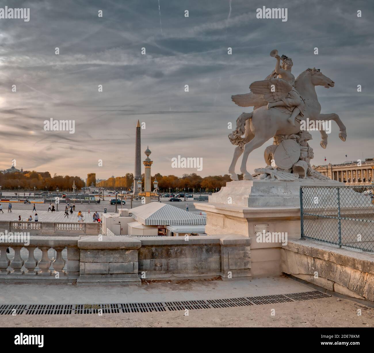 Parigi, Francia - 16 settembre 2019: L'Obelisco di Luxor situato sulla Place de la Concorde visto dagli Champs Elysees Foto Stock