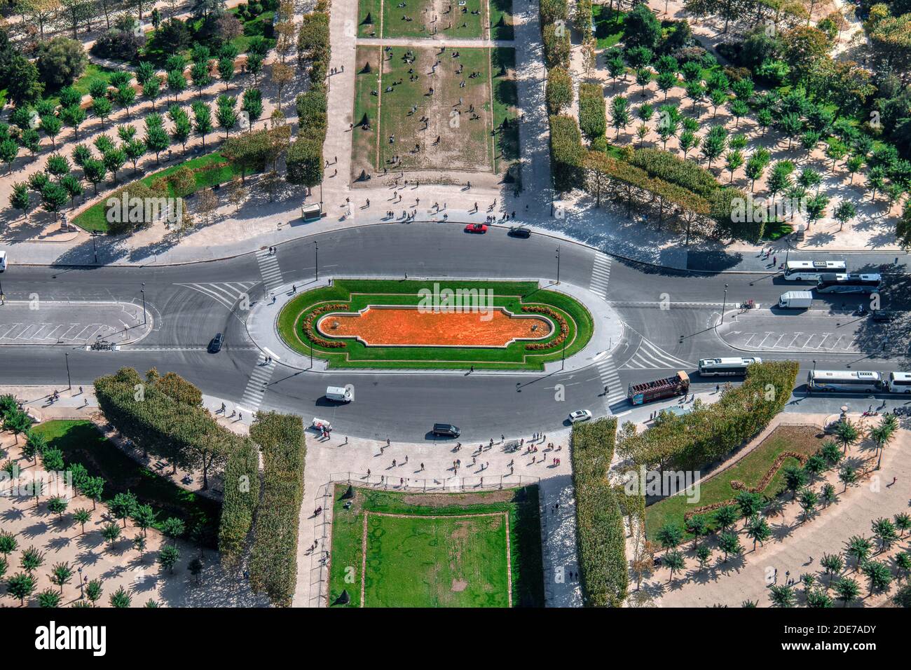 Bassins du Champ de Mars. Giardini vicino alla Torre Eiffel vista dall'alto, a Parigi, Francia Foto Stock