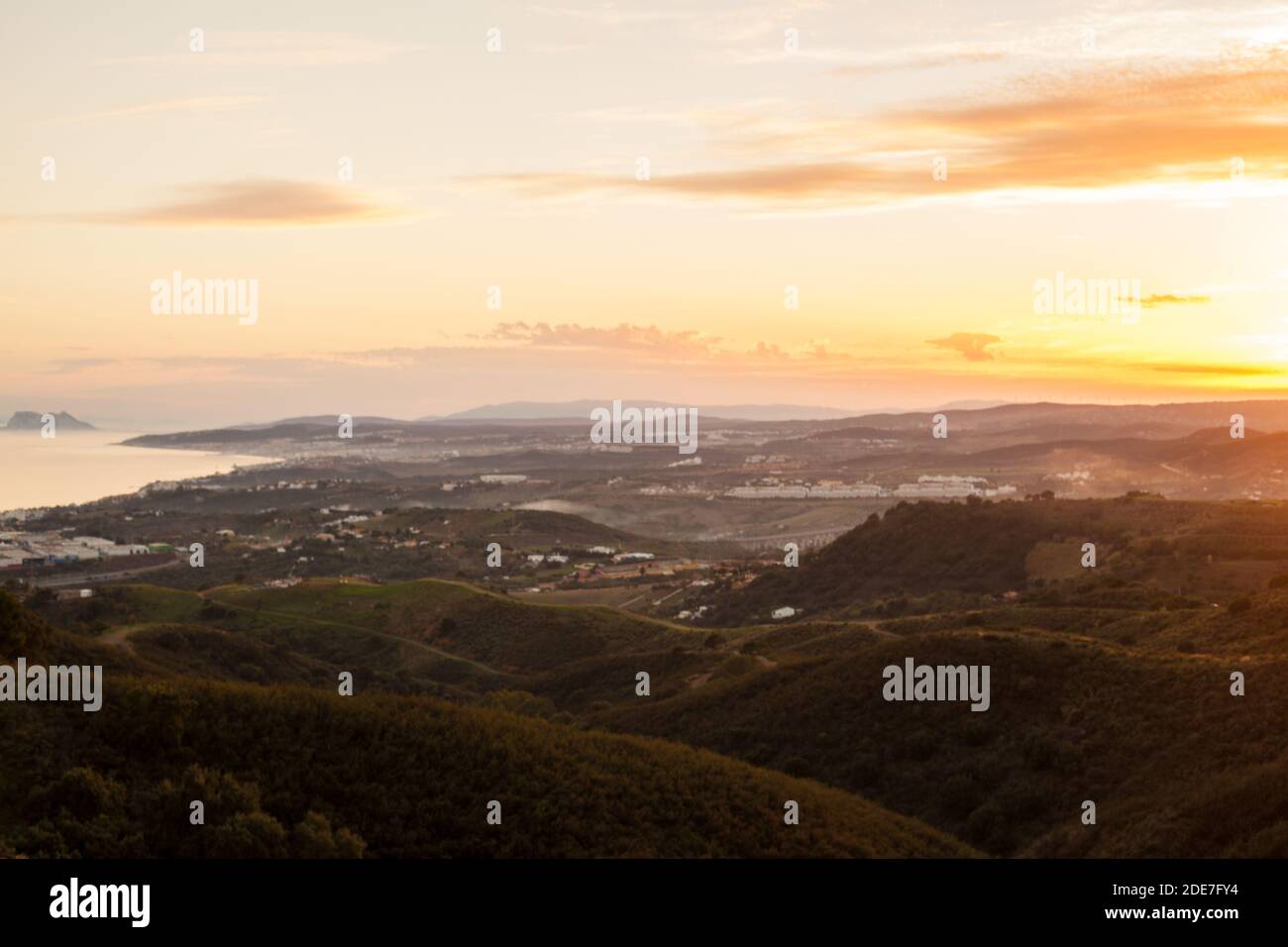Tramonto in montagna. Splendida vista del tramonto. Foto Stock