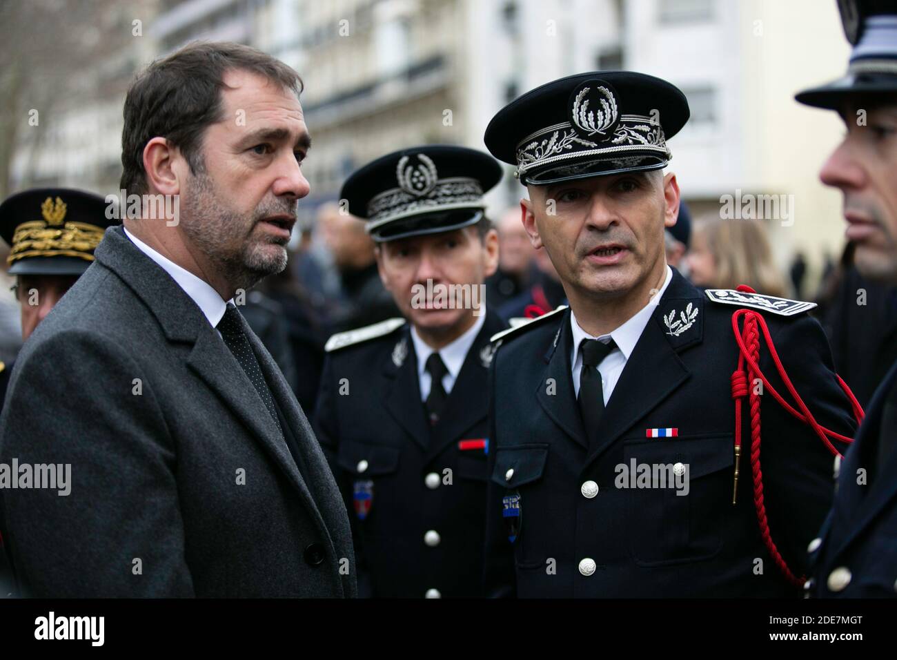 Ministro della Giustizia, Christophe Castaner salutò i poliziotti durante il tributo alle vittime degli attentati del gennaio 2015 nei pressi dell'ex redazione del giornale satirico Charlie Hebdo, che fu bersaglio. Parigi (Francia) 7 gennaio 2019. Christophe Castaner, ministre de lâ€™intérieur, Laurent Nunez, secrétaire dâ€™Etat auprès du ministre de lâ€™Intérieur et Anne Hidalgo, Maire de Paris, ont rendu hommage lundi 7 janvier 2019 aux victimes des attentats de janvier 2015 près de l'ancienne rédaction du Charavie élie jérique de l'élie. Parigi (Francia) le 7 janvier 2019. Foto di Pierr Foto Stock