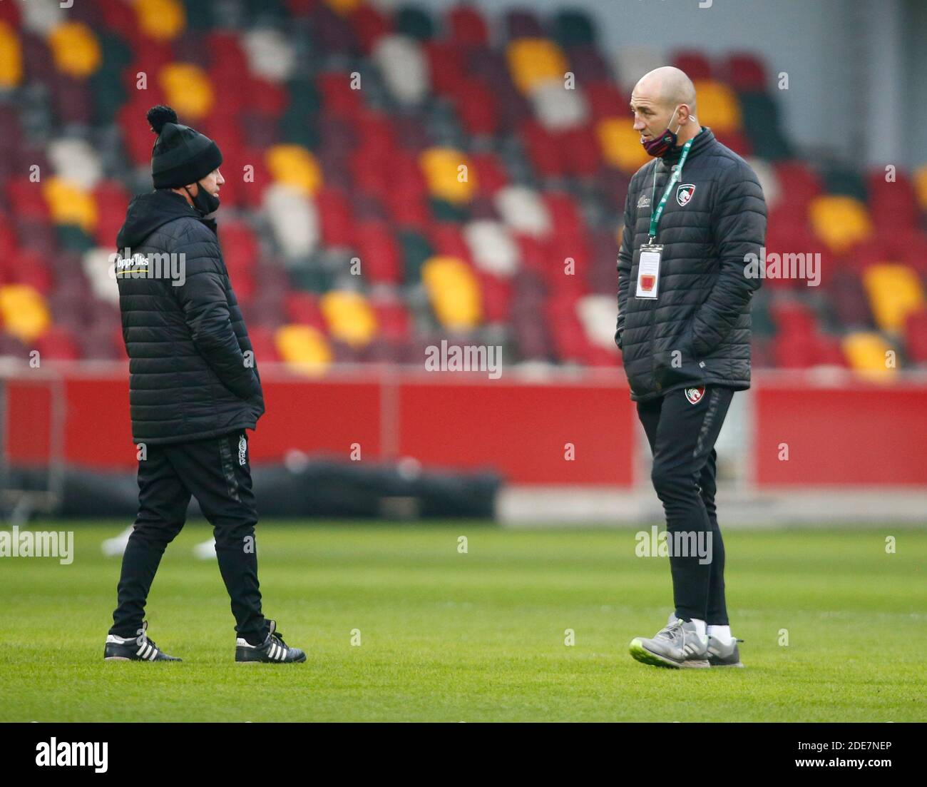 BRENTFORD, INGHILTERRA - NOVEMBRE 29: L-R Mike Ford, allenatore della Difesa e Steve Borthwick Coach di Leicester Tigers durante la premiership Gallagher tra London Irish e Leicester Tigers al Brentford Community Stadium, Brentford, Regno Unito il 29 Novembre 2020 Credit: Action Foto Sport/Alamy Live News Foto Stock