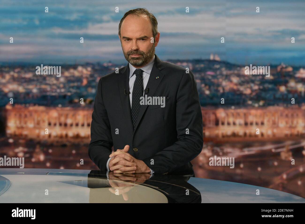 Il 7 gennaio 2019, il primo ministro francese Edouard Philippe si pone presso il canale televisivo francese TF1 Studios a Boulogne-Billancourt, vicino a Parigi, mentre fa annunci di "ordine pubblico" di fronte a recenti situazioni violente che coinvolgono i manifestanti del giallino Gilets Jaunes in tutta la Francia. Foto di Isa Harsin/Pool/ABACAPRESS.COM Foto Stock