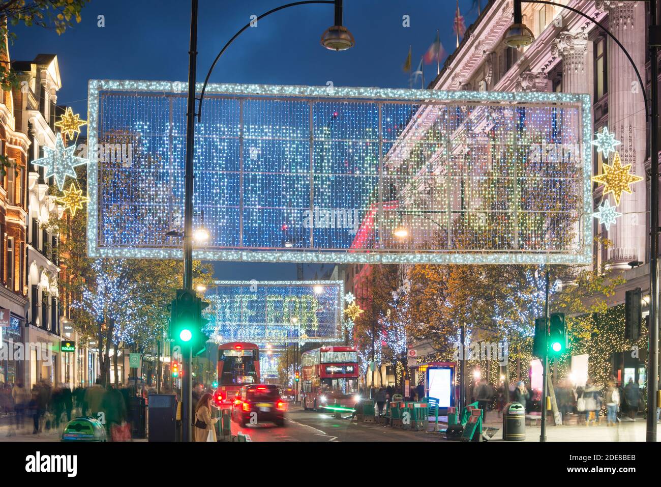 Tende di luce LED Festive Season Art Public Display with Love Xmas Christmas Lights 2020 Oxford Street, West End, Westminster, London W1D Foto Stock