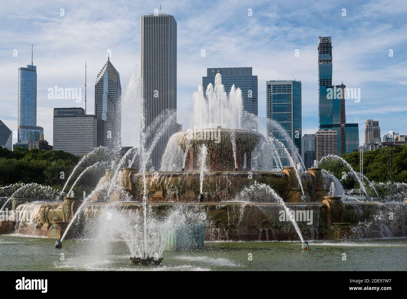 Buckingham Water Fountain con torta di nozze e fontana di cavalluccio marino sculture Foto Stock