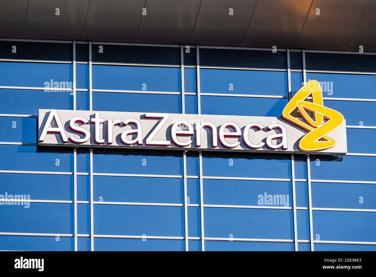 21 settembre 2020 South San Francisco / CA/ USA - il logo Astra Zeneca presso la sede centrale della Silicon Valley; AstraZeneca plc è una multinazionale farmaceutica britannica Foto Stock