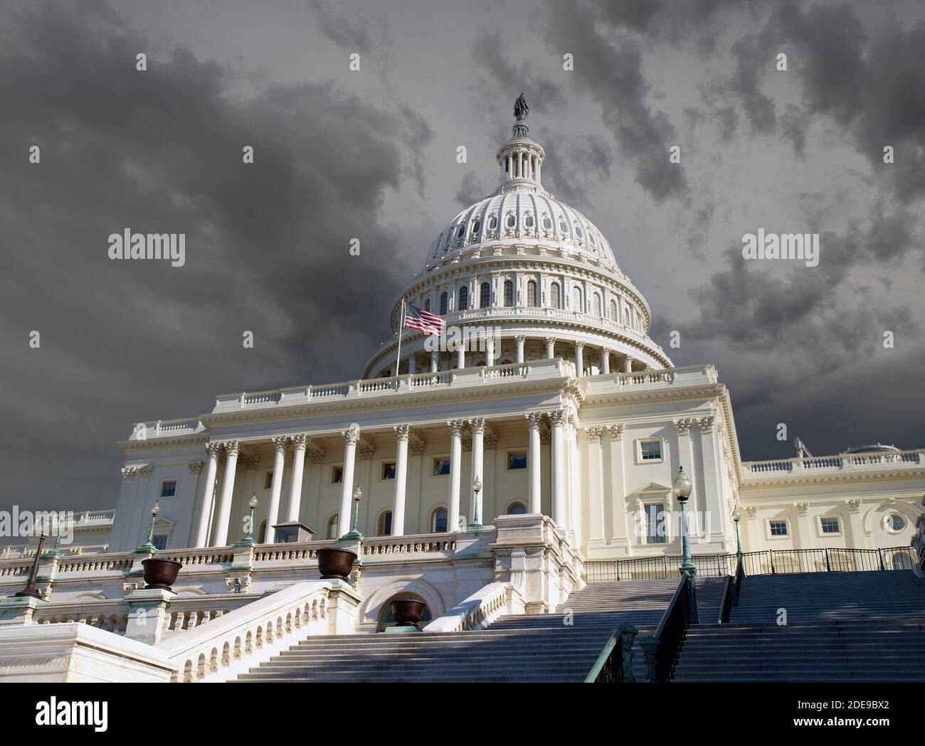 Thunderstorm sopra l'edificio del Campidoglio degli Stati Uniti a Washington DC. Foto Stock