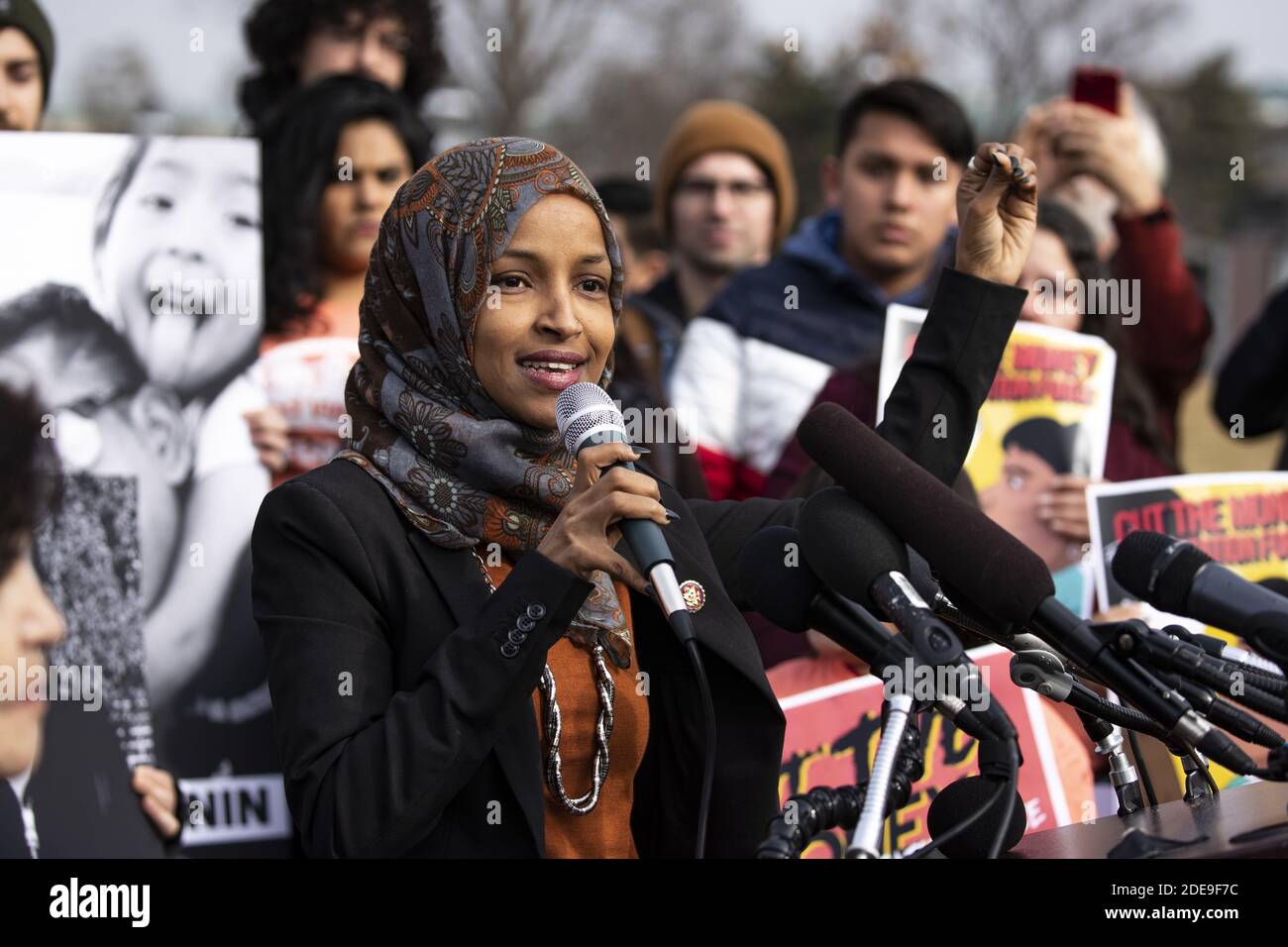 Il rappresentante Ilhan Omar, democratico del Minnesota, parla durante una conferenza stampa che chiede di porre fine alle detenzioni di immigranti lungo il confine degli Stati Uniti meridionali, che si è svolta presso il Campidoglio degli Stati Uniti a Washington, DC, USA il 7 febbraio 2019. Foto di Alex Edelman/CNP/ABACAPRESS.COM Foto Stock