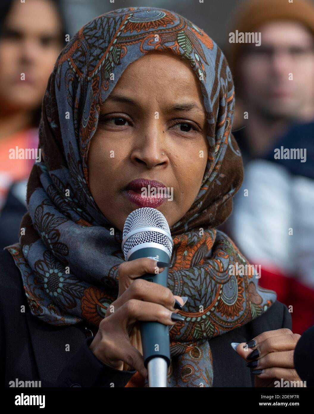 Il rappresentante Ilhan Omar, democratico del Minnesota, parla durante una conferenza stampa che chiede di porre fine alle detenzioni di immigranti lungo il confine degli Stati Uniti meridionali, che si è svolta presso il Campidoglio degli Stati Uniti a Washington, DC, USA il 7 febbraio 2019. Foto di Alex Edelman/CNP/ABACAPRESS.COM Foto Stock