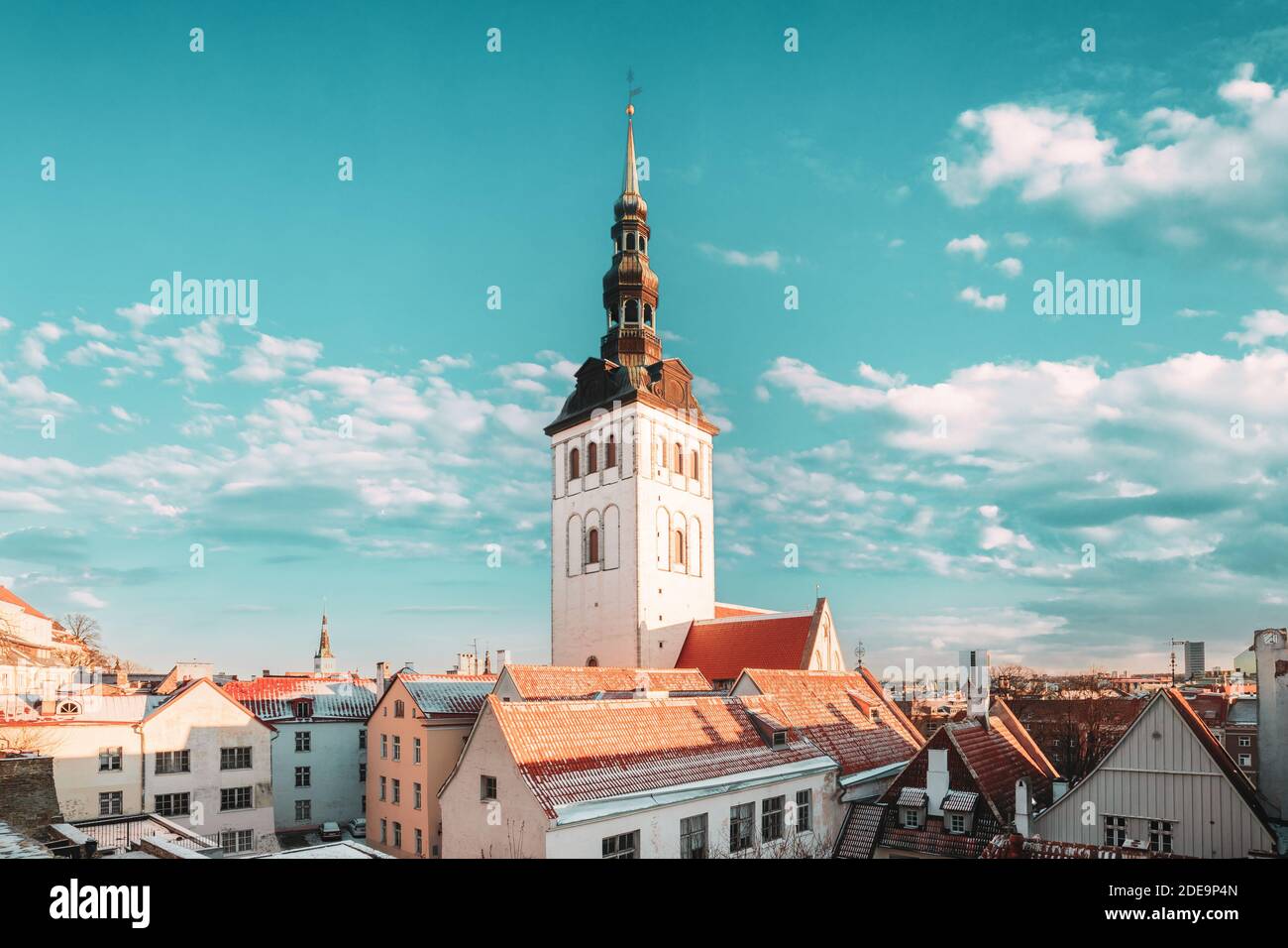 Tallinn, Estonia. Chiesa di San Nicola Niguliste Kirik è medioevale ex chiesa luterana. Oggi le case di ramo d'Arte Museo di Estonia e Foto Stock