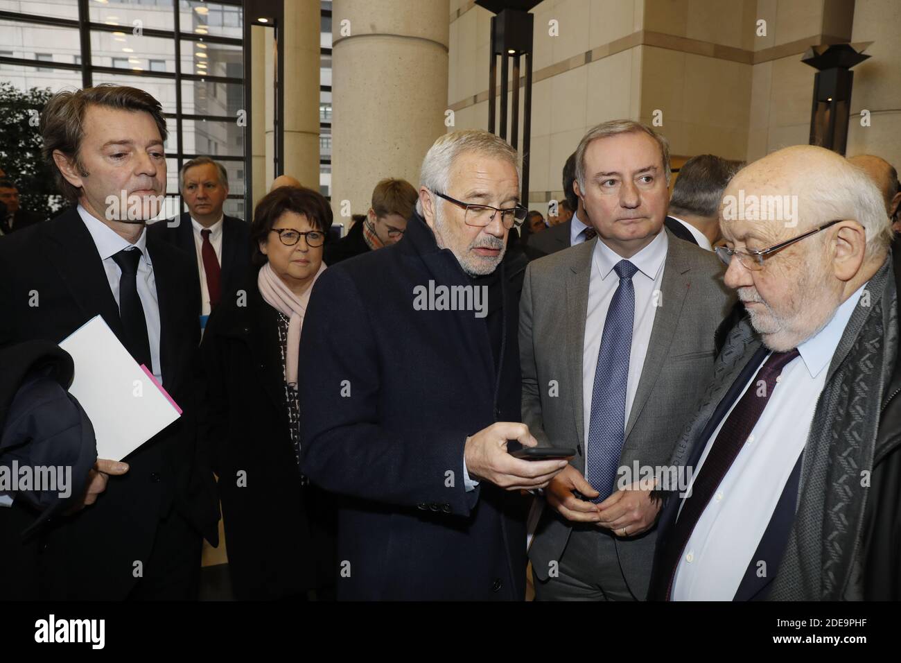 Sindaco di Nancy Andre Rossinot, sindaco di Tolosa Jean-Luc Moudenc, sindaco di Dijon Francois Rebsamen, sindaco di Troyes Francois Baroin, durante l'incontro con i sindaci delle grandi città colpiti dalle manifestazioni dei "giubbotti gialli" presso gli uffici del ministero delle Finanze di Parigi, Francia, il 13 febbraio; 2019. Foto di Henri Szwarc/ABACAPRESS.COM Foto Stock