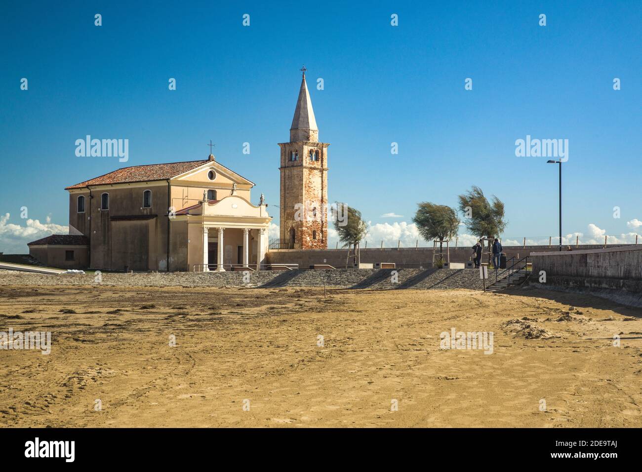 Santuario Madonna dell'Angelo su sfondo blu Foto Stock