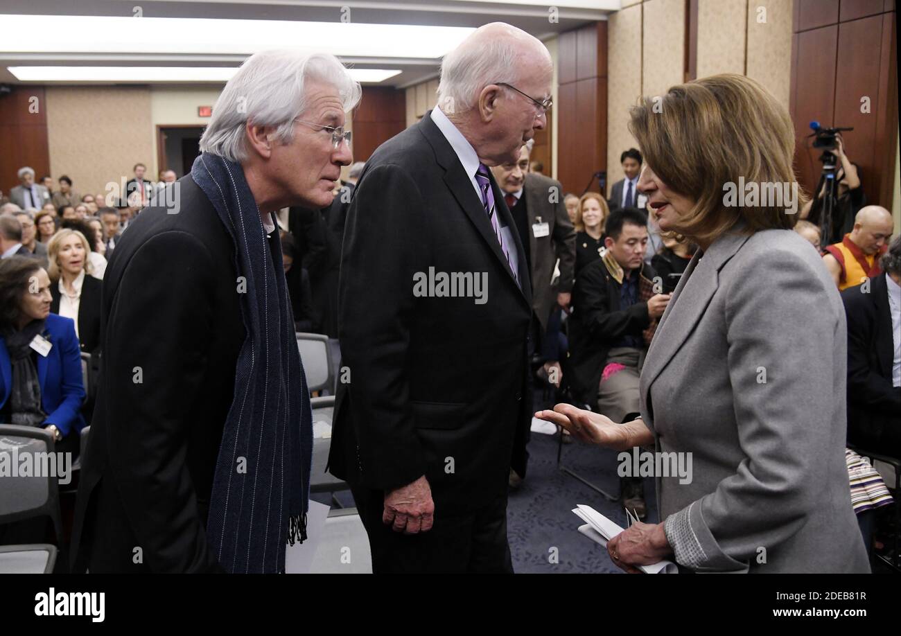Il Presidente della Casa Nancy Pelosi (D-California), a destra e il Presidente delle TIC Richard Gere , a sinistra, partecipa ad un evento a Capitol Hill , 12 marzo 2019 a Washington, D.C. onorando la memoria di Lodi Gyari, inviato speciale in pensione di sua Santità il Dalai lama, alto funzionario dell'Amministrazione Centrale Tibetana, E presidente esecutivo della Campagna Internazionale per il Tibet (ICT), che è scomparso il 29 ottobre 2018.Foto di Olivier Douliery/ABACAPRESS.COM Foto Stock